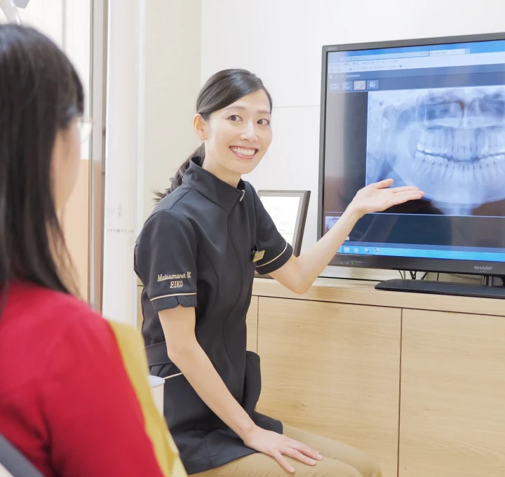 神戸駅徒歩1分の歯医者。神戸で歯の痛み治療、インプラント、セラミック、歯並び相談、矯正など。