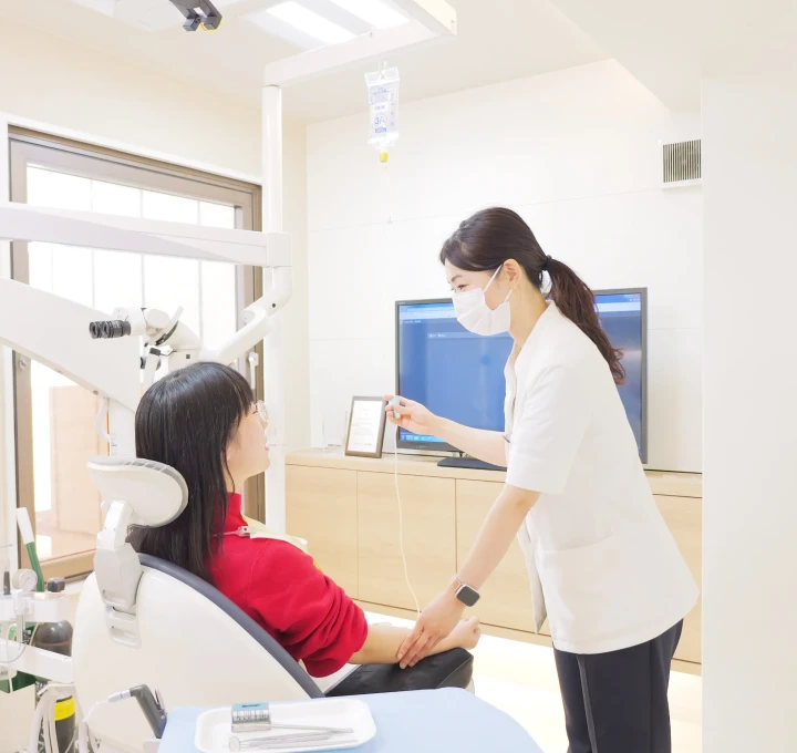 神戸駅徒歩1分の歯医者。神戸で歯の痛み治療、インプラント、セラミック、歯並び相談、矯正など。