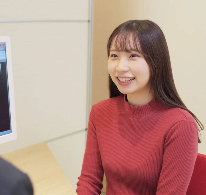 神戸駅徒歩1分の歯医者。神戸で歯の痛み治療、インプラント、セラミック、歯並び相談、矯正など。