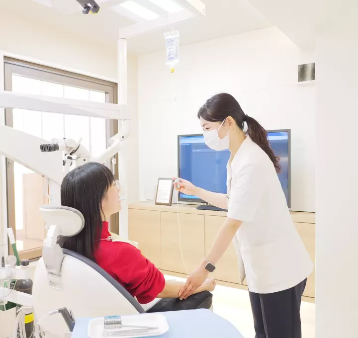 神戸駅徒歩1分の歯医者。神戸で歯の痛み治療、インプラント、セラミック、歯並び相談、矯正など。