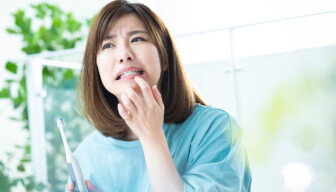 歯周病かも?と不安なあなたへ。歯周病の原因と今日からできる予防法3選をご紹介! 歯周病かも?と不安なあなたへ。歯周病の原因と今日からできる予防法3選をご紹介!サムネイル
