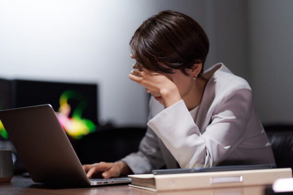 仕事に疲れている人